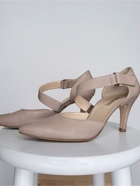 Women's Paul Green Pointed-Toe Strappy Heels in Light Taupe